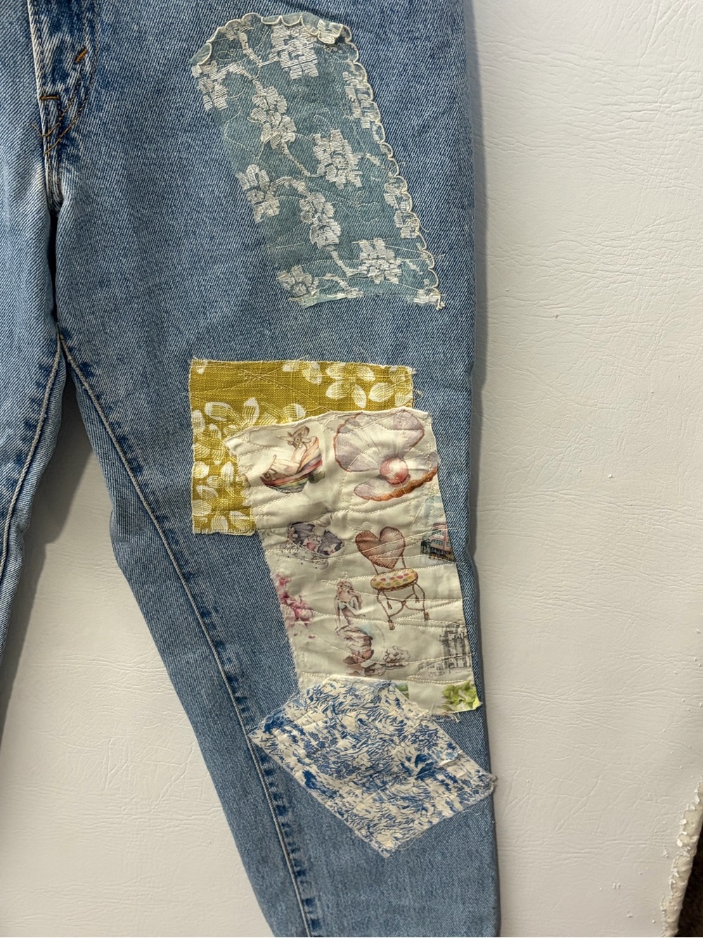 Levi's Relaxed 550 Light Blue Boyfriend Jeans with Floral Patchwork 10 - Picture 3 of 12